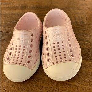 Pearly pink native shoes